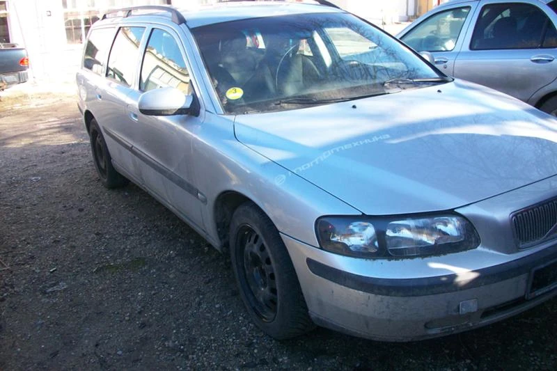 Volvo V70 D5244T1 - изображение 2