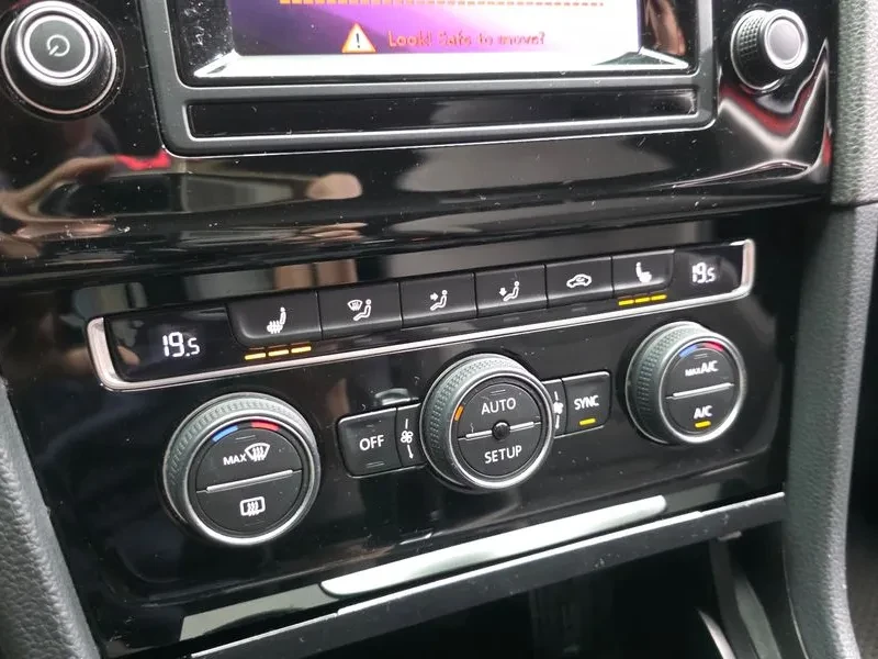 VW Golf 2.0 Tdi, снимка 16 - Автомобили и джипове - 55748631
