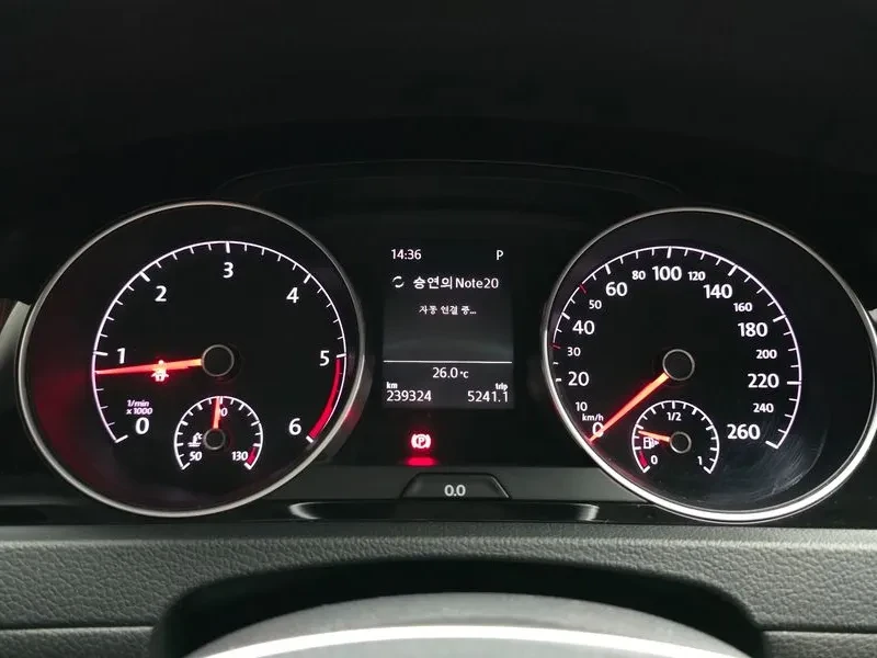 VW Golf 2.0 Tdi, снимка 8 - Автомобили и джипове - 55748631
