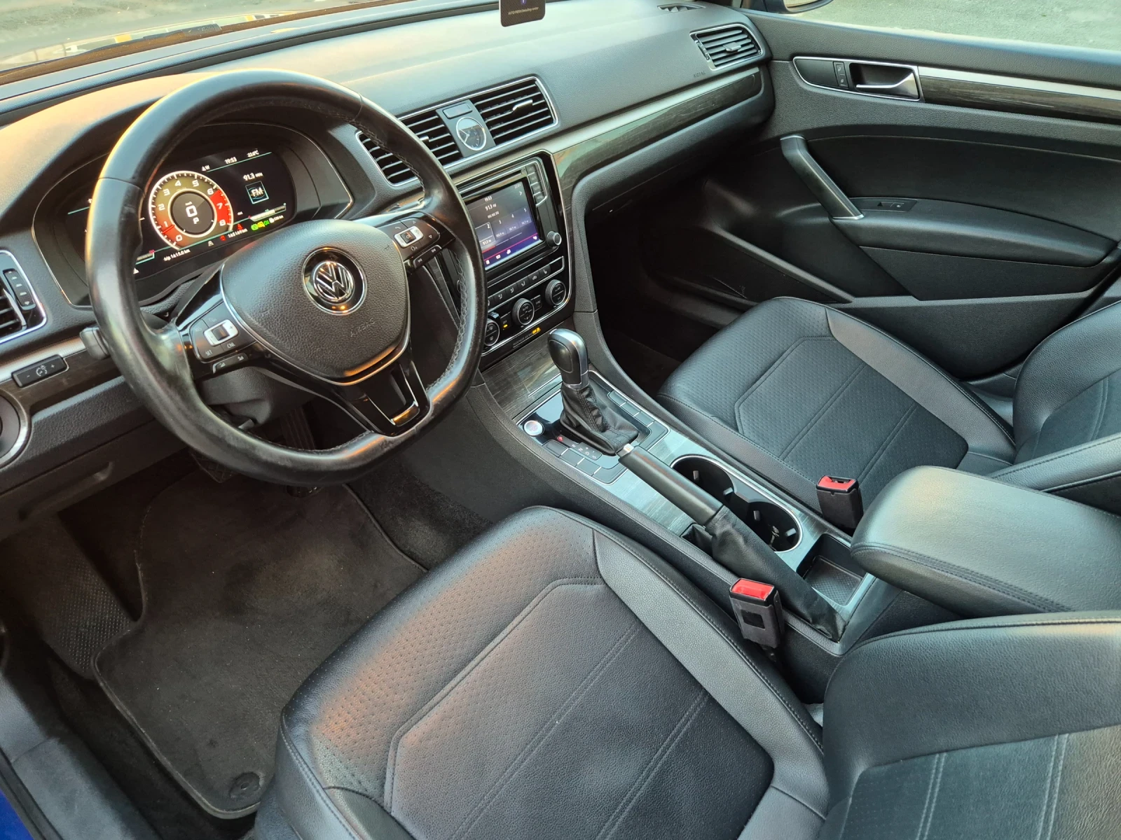 VW Passat ЛЕД* ВИРТУАЛ-КОКПИТ* КЕЙЛЕС* КОЖА* ПОДГРЕВ* ФУЛЛ - изображение 9