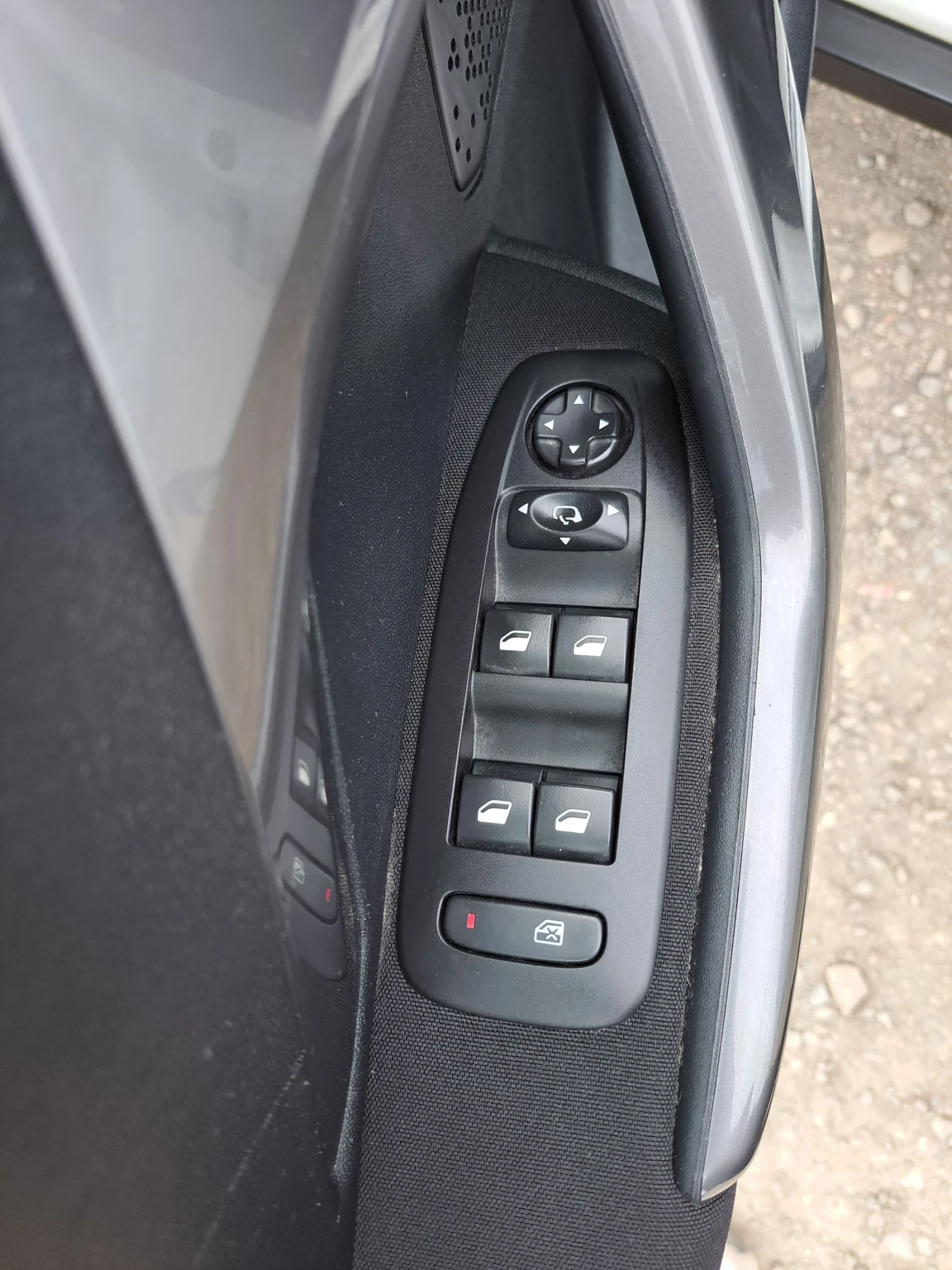 Peugeot 2008 1.2 i face lift | Mobile.bg   14