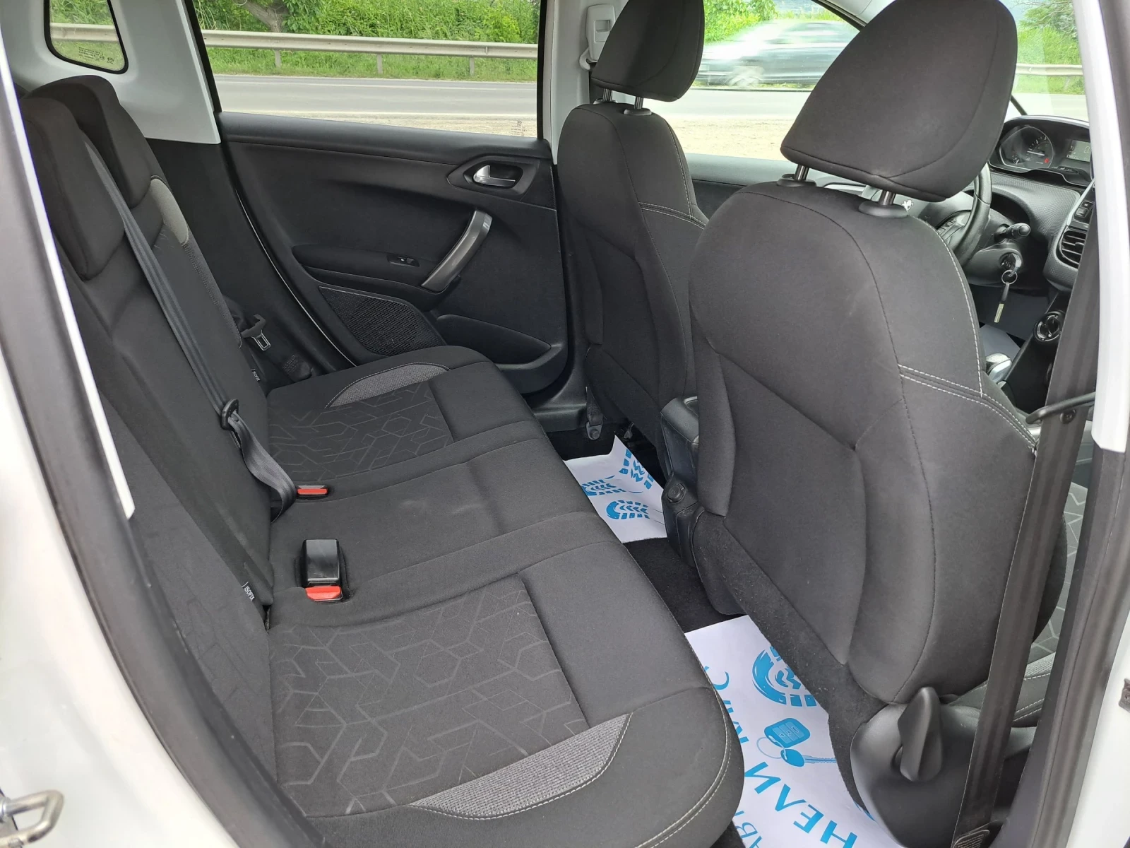 Peugeot 2008 1.2 i face lift | Mobile.bg   12