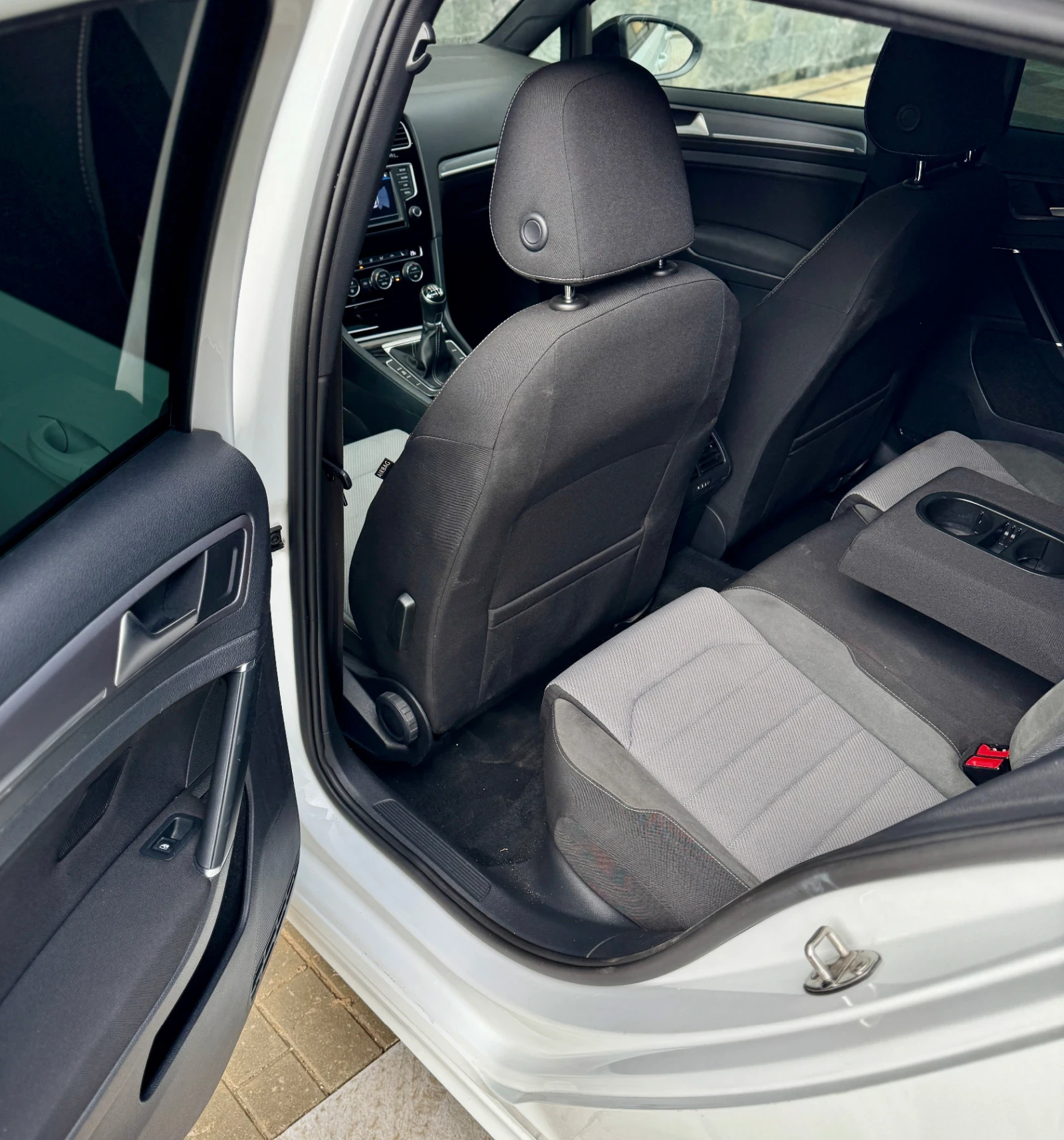 VW Golf 1.6TDI, R-line - изображение 6