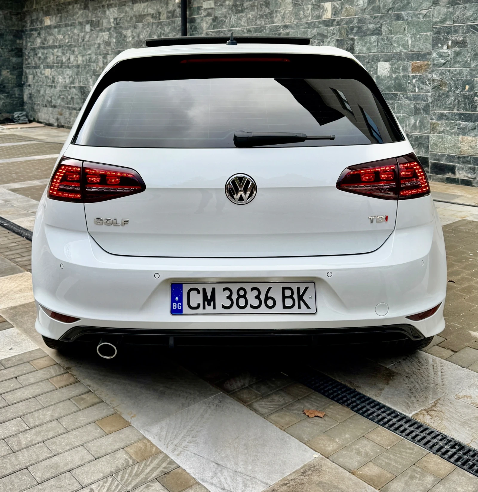 VW Golf 1.6TDI, R-line - изображение 2