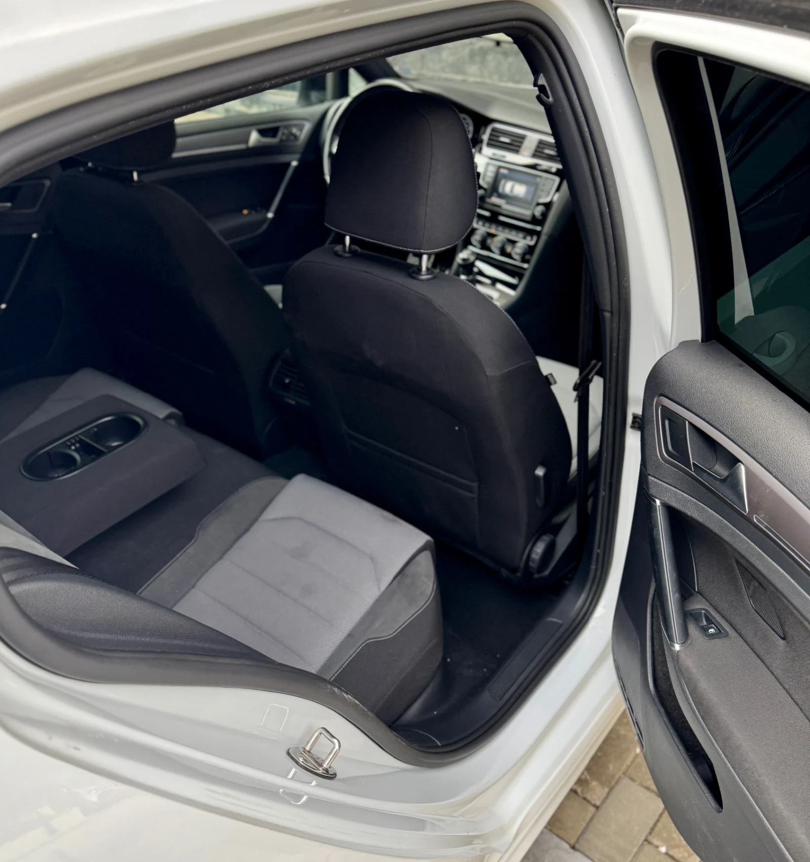 VW Golf 1.6TDI, R-line - изображение 7