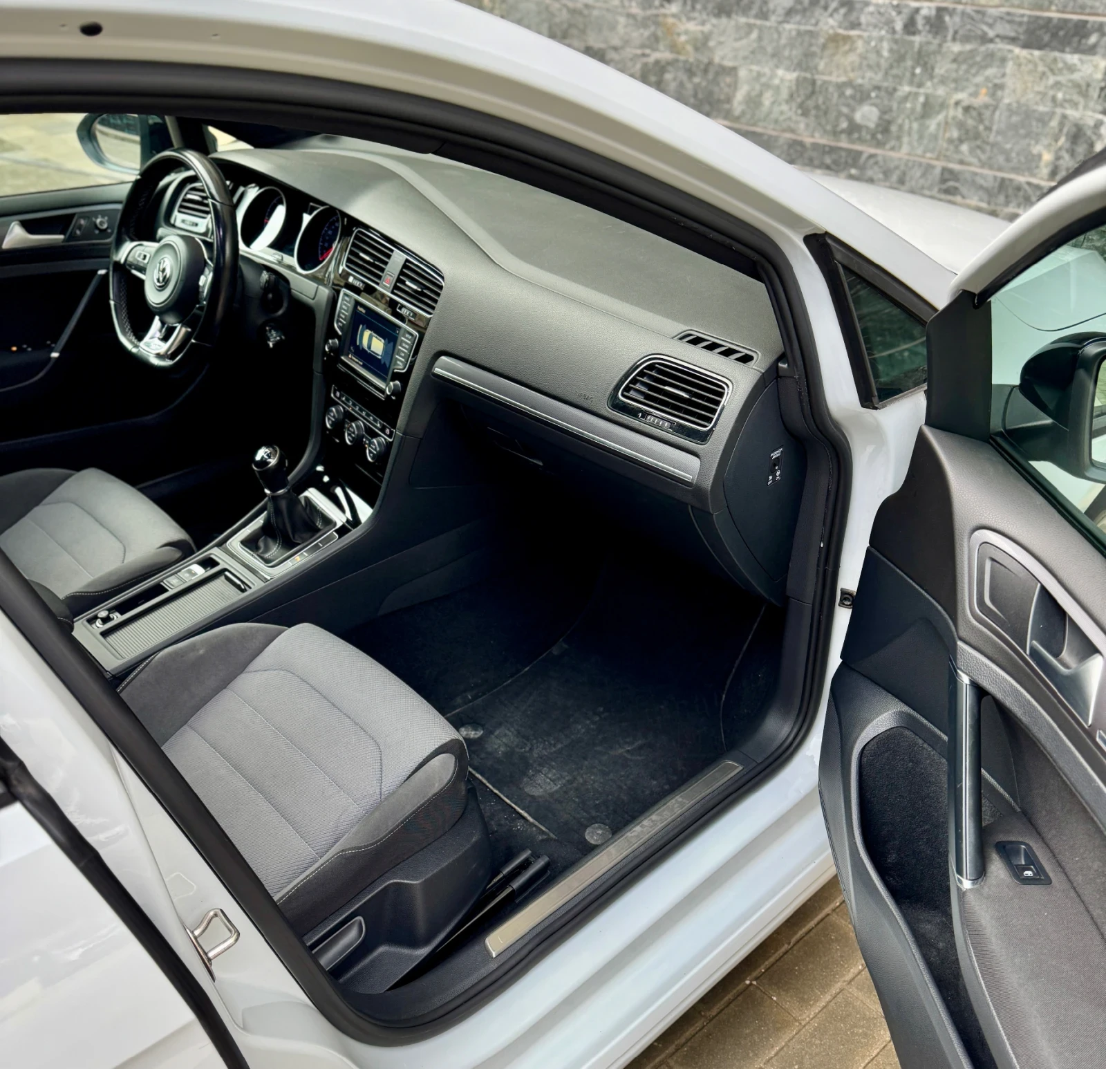 VW Golf 1.6TDI, R-line - изображение 8