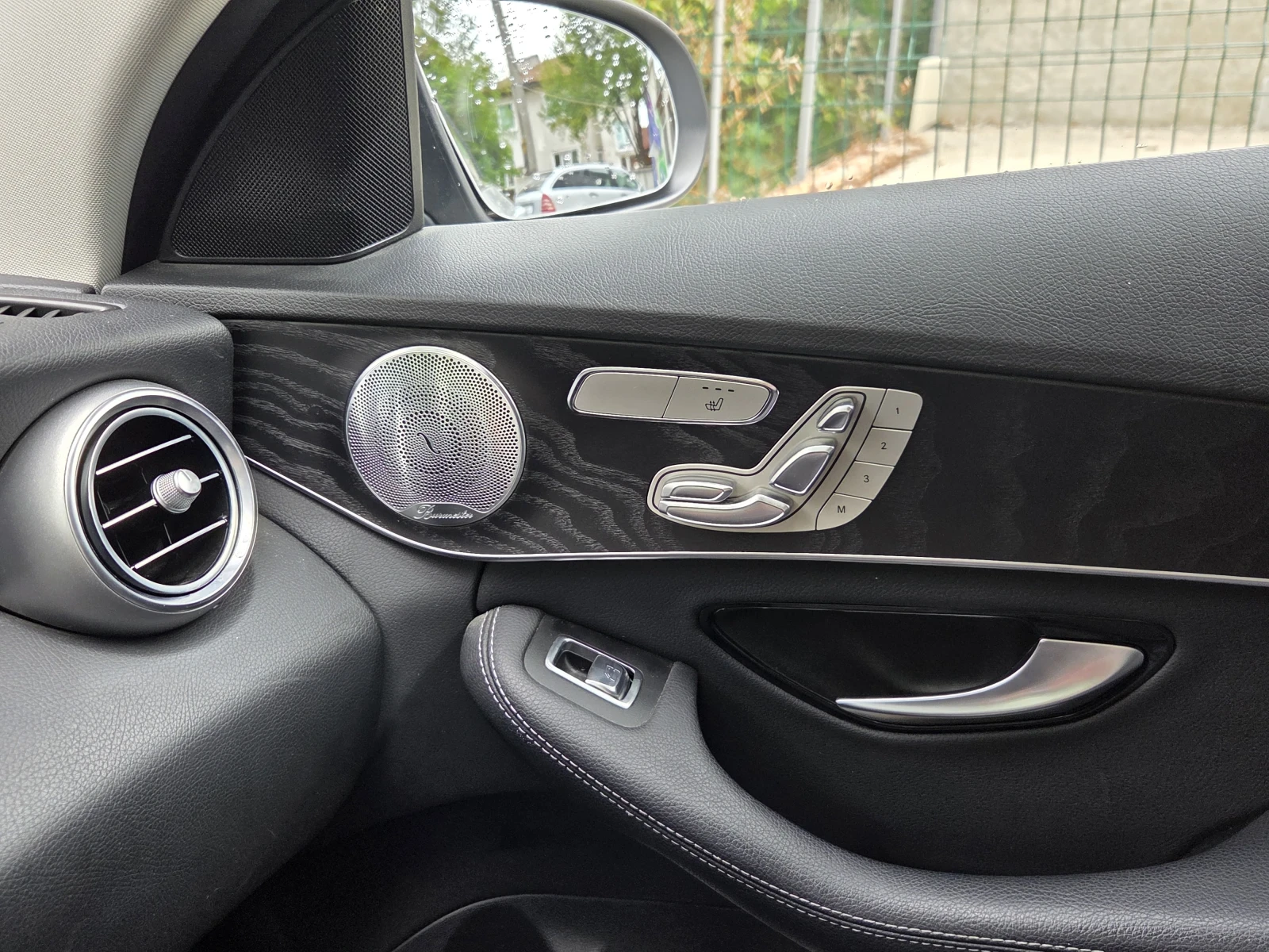 Mercedes-Benz C 220 205 коня, 9 джи троник, камера 360, масаж, дистрон, снимка 8 - Автомобили и джипове - 54000589