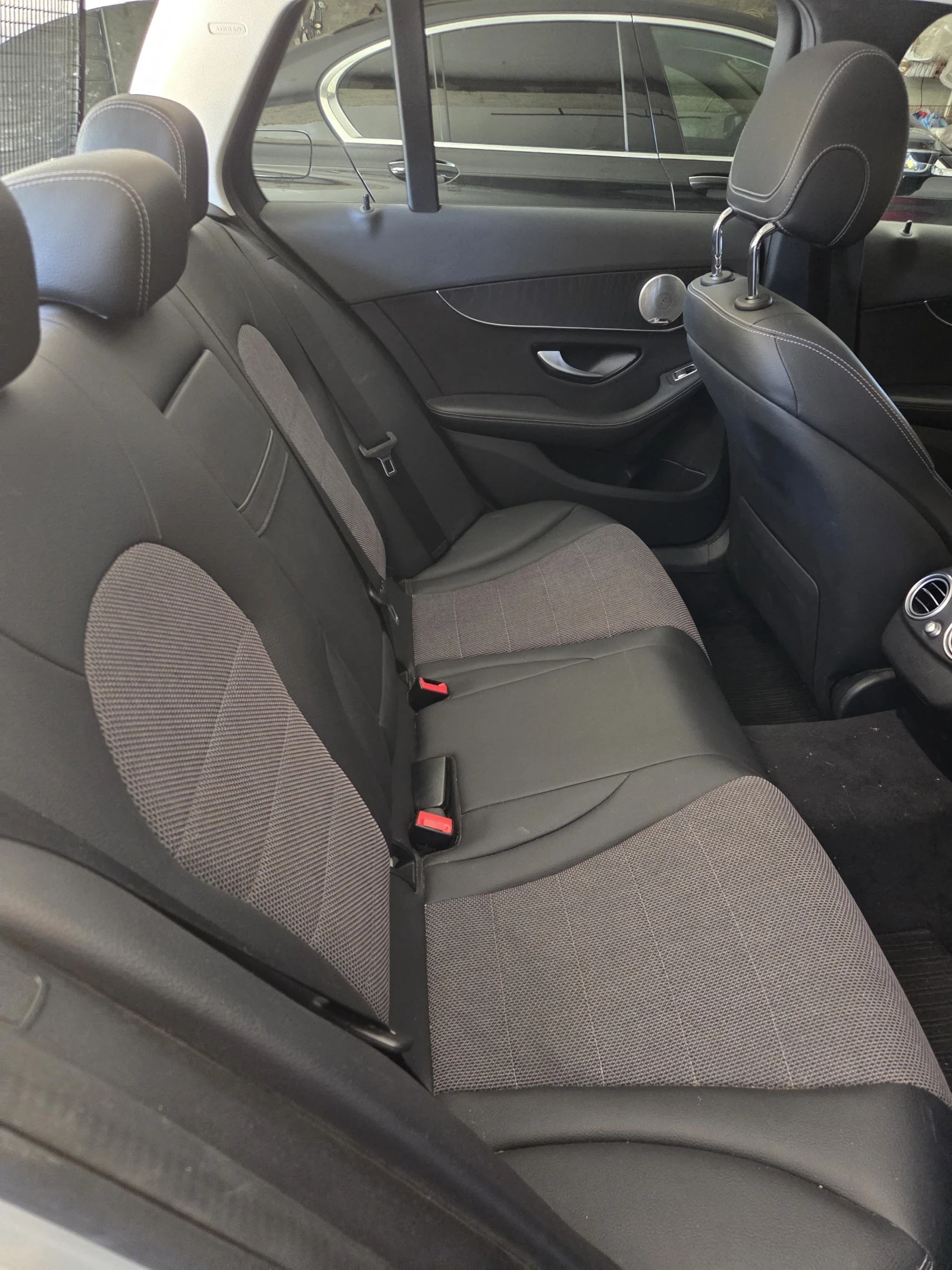 Mercedes-Benz C 220 205 коня, 9 джи троник, камера 360, масаж, дистрон, снимка 13 - Автомобили и джипове - 54000589