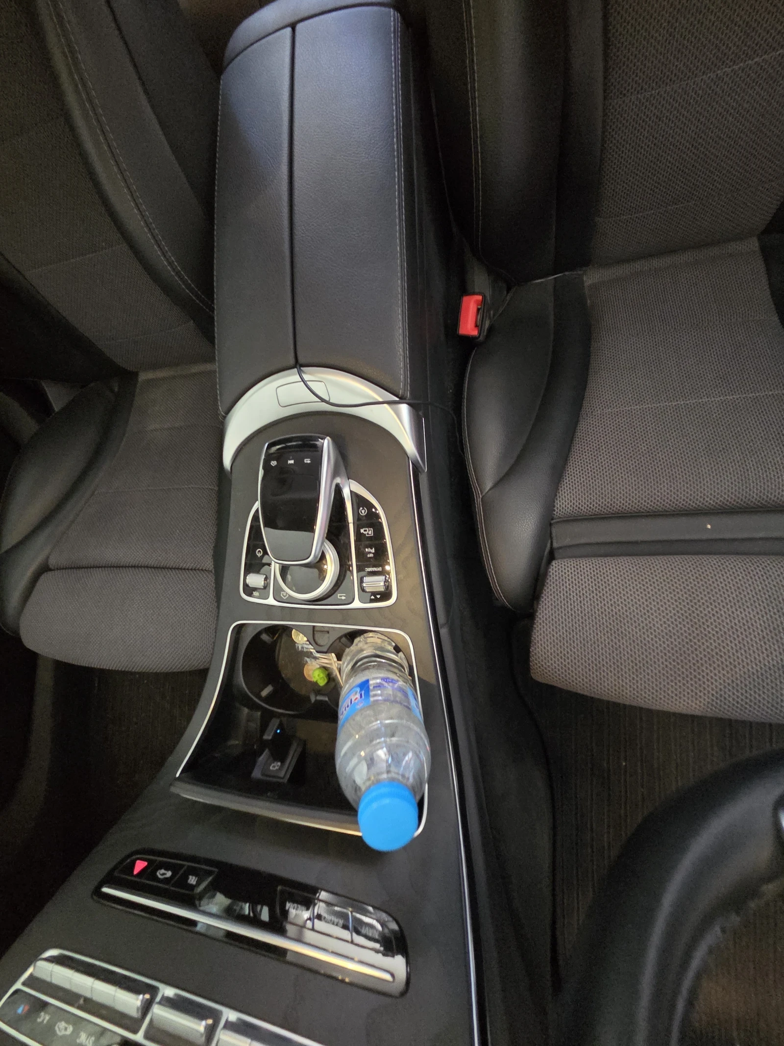 Mercedes-Benz C 220 205 коня, 9 джи троник, камера 360, масаж, дистрон, снимка 14 - Автомобили и джипове - 54000589