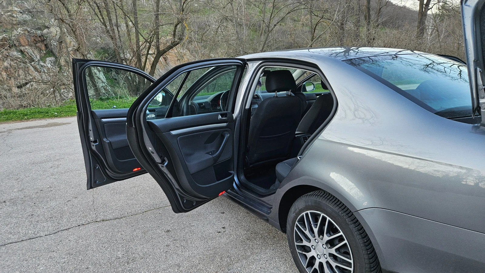 VW Jetta 1.9 BKC Comfortline, снимка 6 - Автомобили и джипове - 54034101