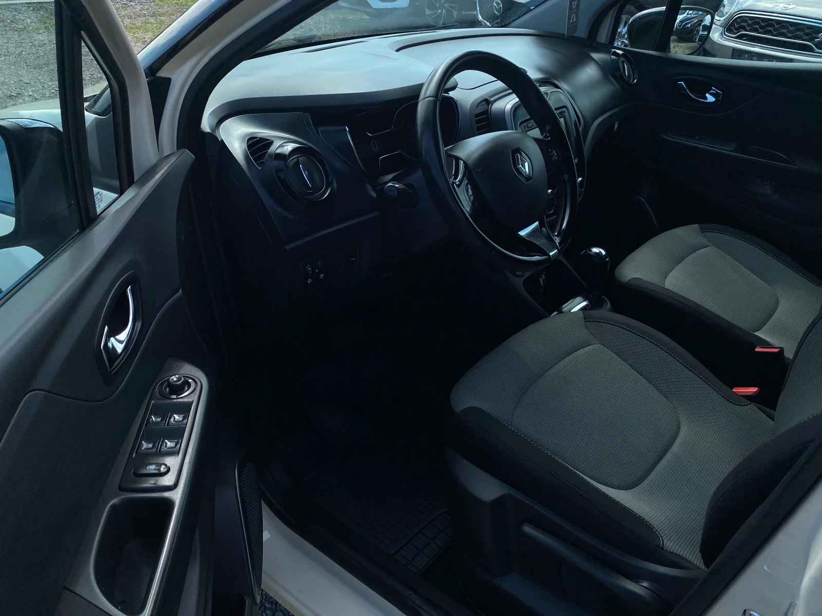 Renault Captur 1.2 Tce, CH, снимка 10 - Автомобили и джипове - 54994973