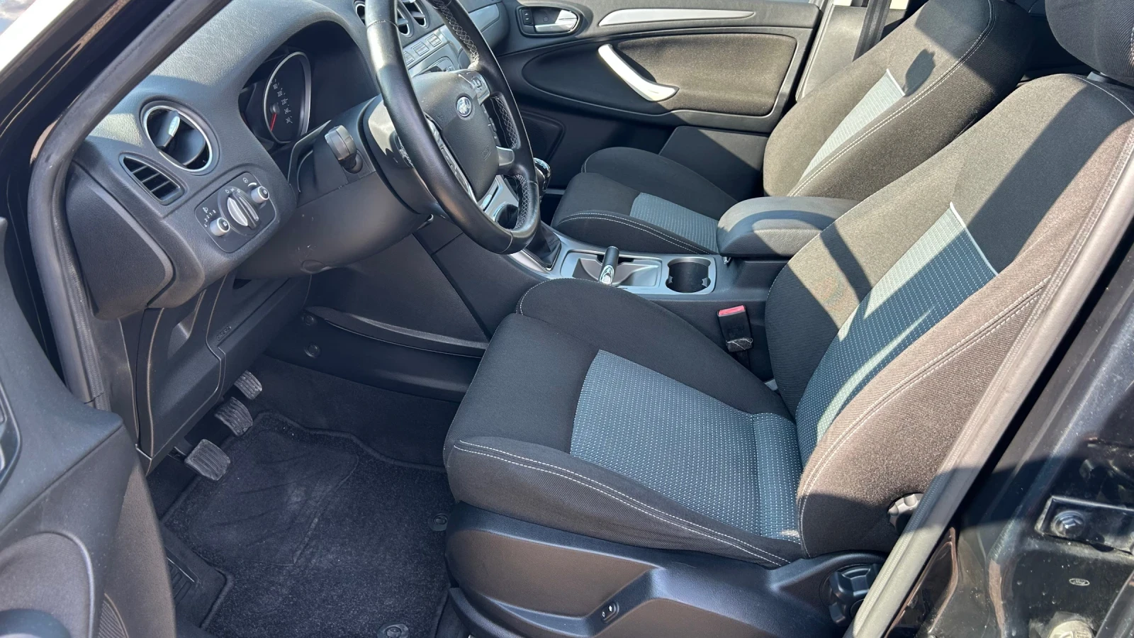 Ford S-Max 2.0i facelift Швейцария, снимка 9 - Автомобили и джипове - 55188806