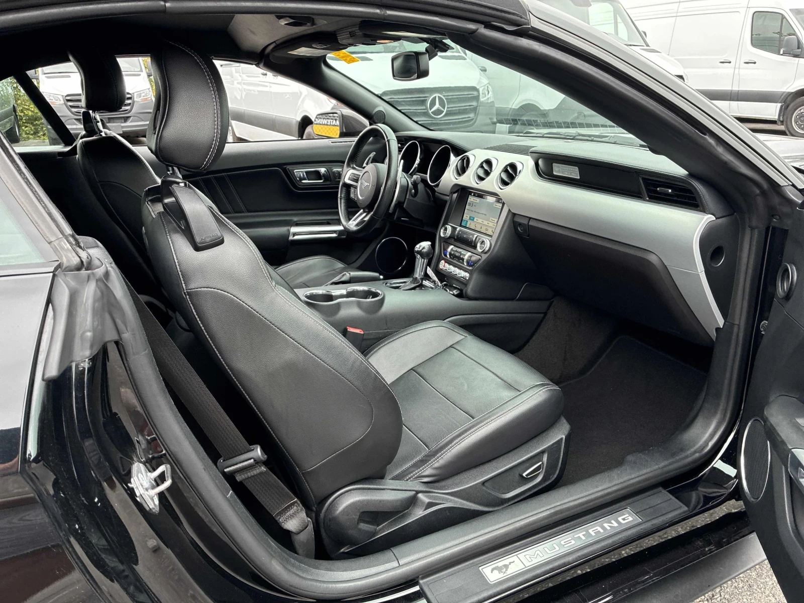 Ford Mustang GT Premium* Back cam* Keyless* Подгрев* Обдух* , снимка 11 - Автомобили и джипове - 56048456