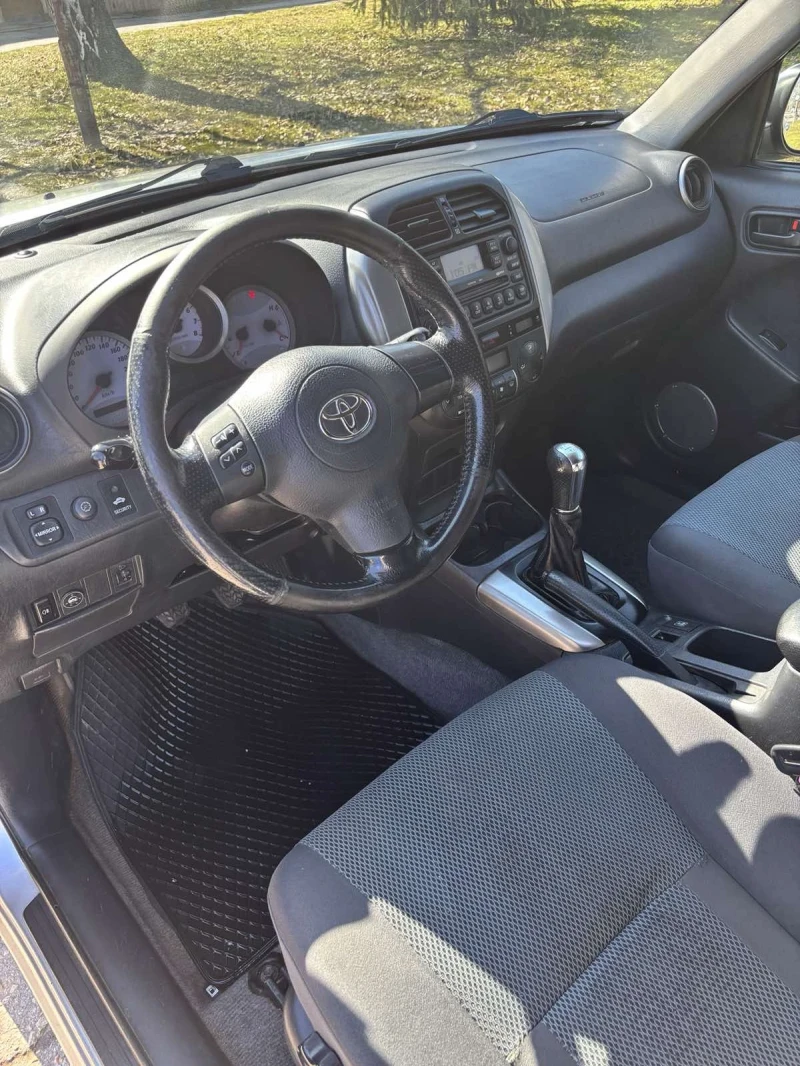 Toyota Rav4, снимка 6 - Автомобили и джипове - 49375300