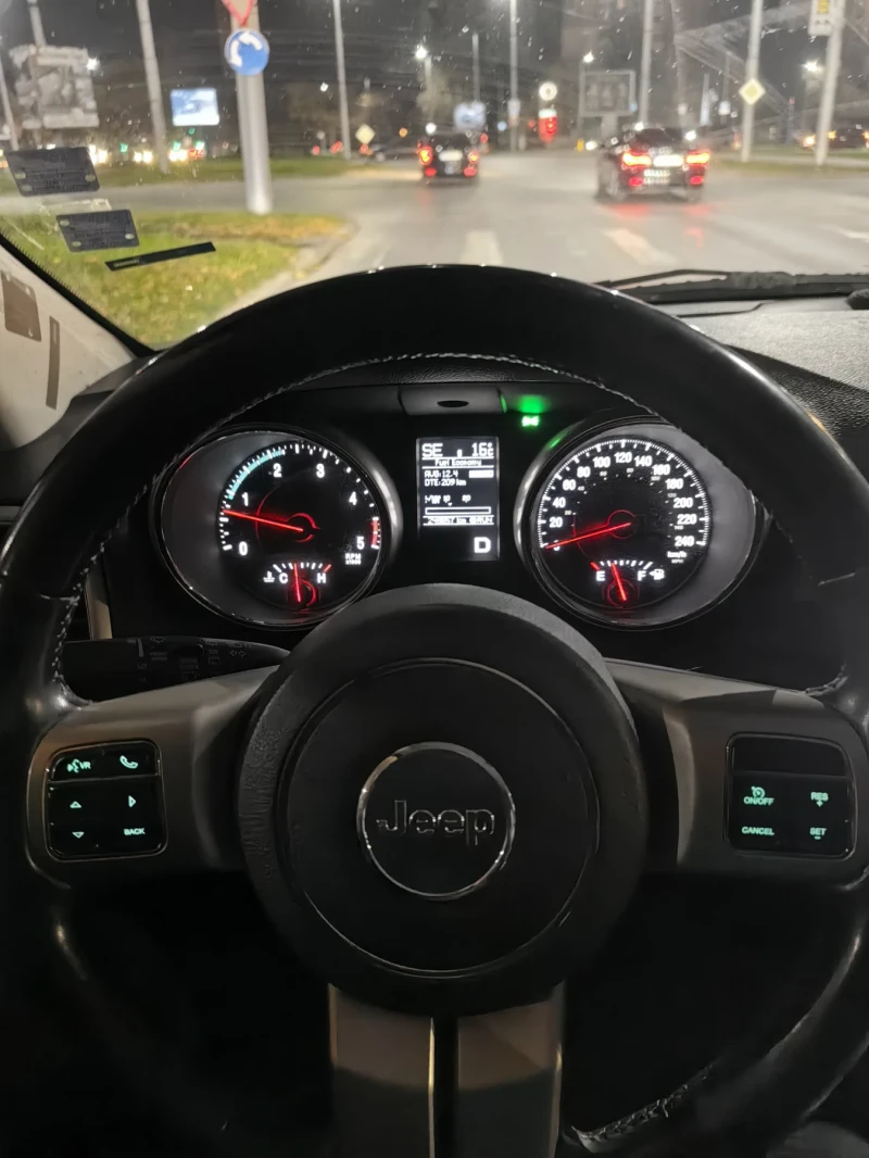 Jeep Grand cherokee 3.0D-LIMITED-241KC-4x4-КОЖА-ПОДГРЕВ-КАМЕРА-KEYLESS, снимка 17 - Автомобили и джипове - 52432475