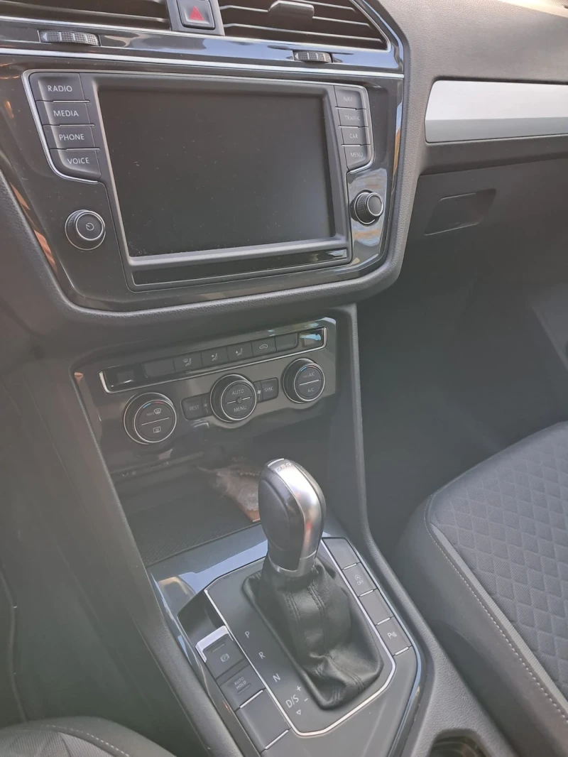 VW Tiguan 2, 0TDI-150k.c/АВТОМАТИК/НАВИГАЦИЯ/КАТО НОВ!!!, снимка 5 - Автомобили и джипове - 52682620
