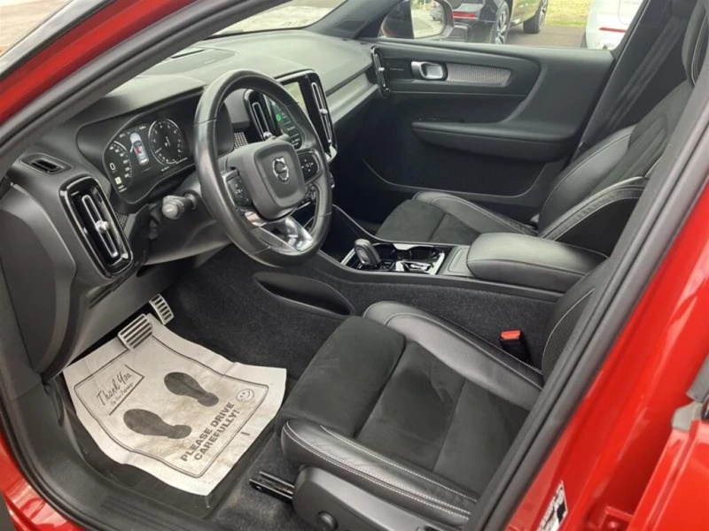 Volvo XC40 * АВТО КРЕДИТ* ЦЕНА ДО БГ * Сервизна история * , снимка 8 - Автомобили и джипове - 53014293