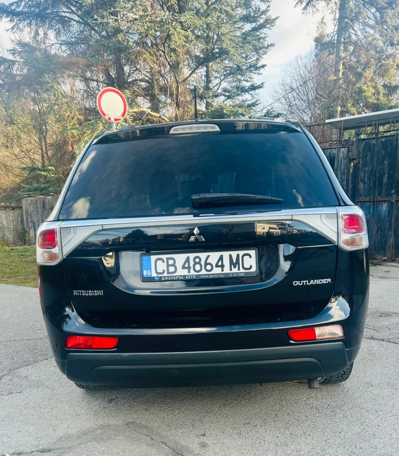 Mitsubishi Outlander Mitsubishi Outlander 2.2D 4WD, 7 местен, снимка 2 - Автомобили и джипове - 53459200