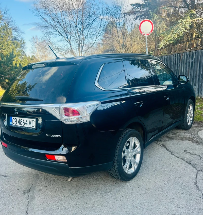 Mitsubishi Outlander Mitsubishi Outlander 2.2D 4WD, 7 местен, снимка 8 - Автомобили и джипове - 53459200