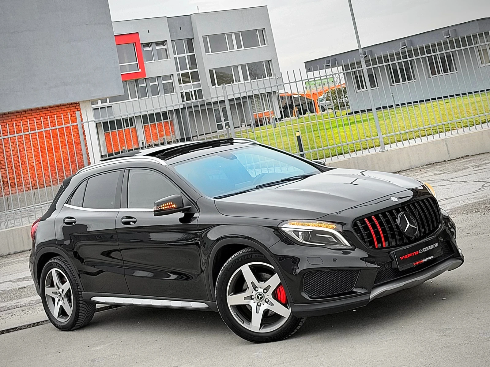 Mercedes-Benz GLA 220 AMG Line/ 4MATIC/ PANO/ EXCLUSIVE/ CAMERA/ RED, снимка 1