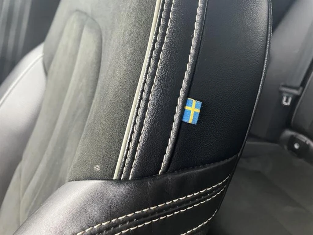 Volvo XC40 * АВТО КРЕДИТ* ЦЕНА ДО БГ * Сервизна история *  - изображение 9