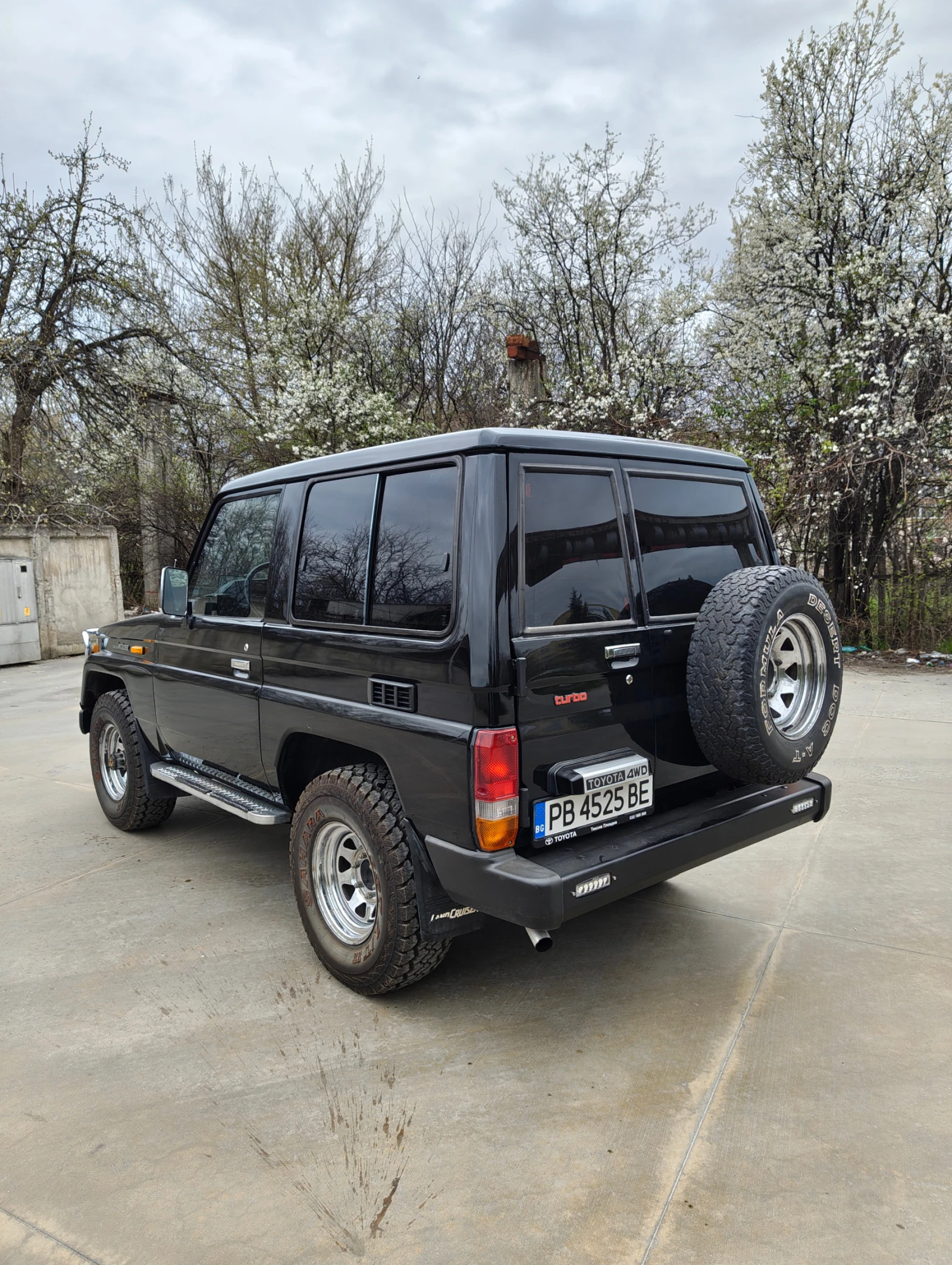 Toyota Land cruiser 2.4 Turbo, снимка 3 - Автомобили и джипове - 54032095