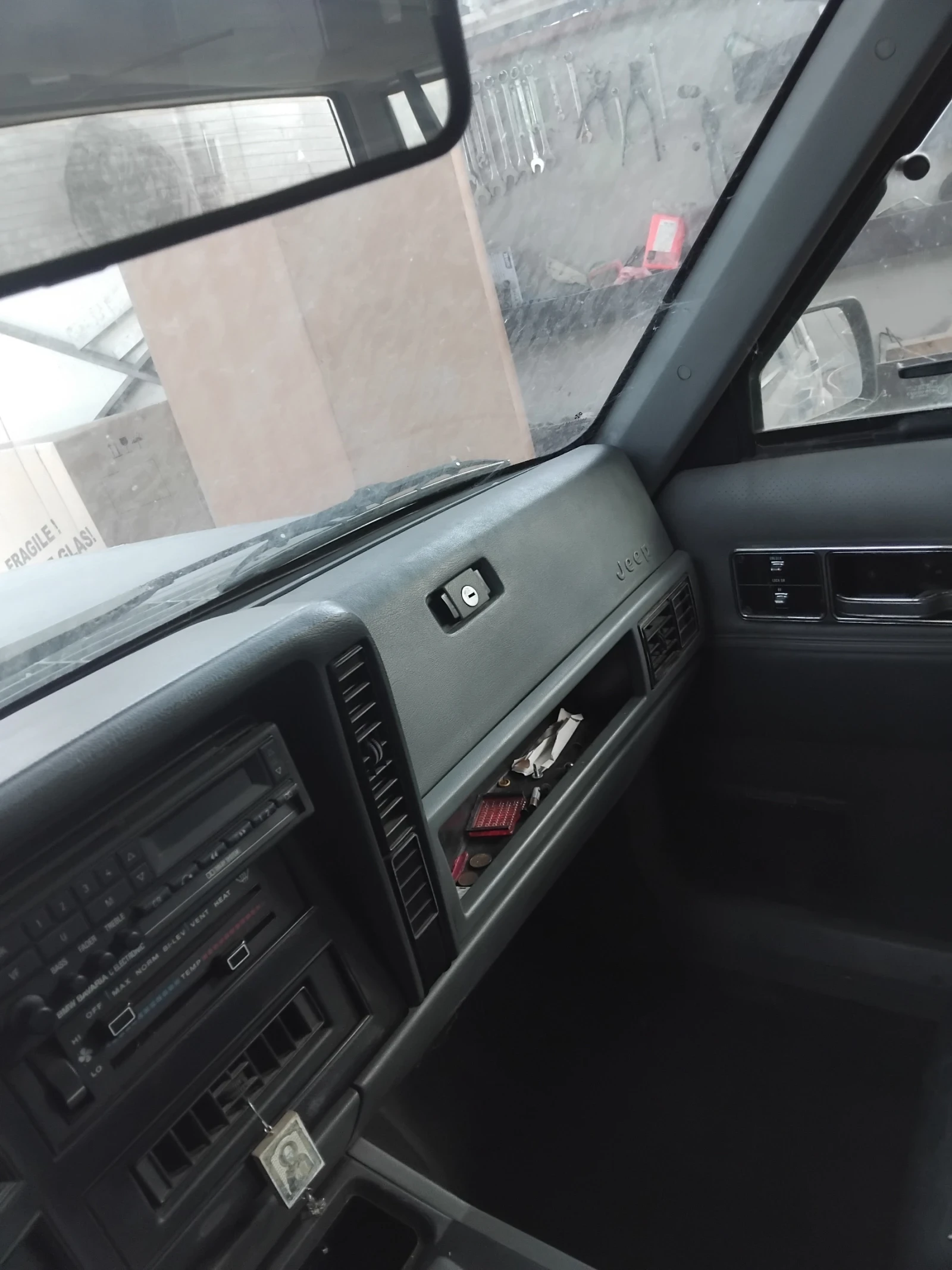 Jeep Cherokee, снимка 2 - Автомобили и джипове - 54661030