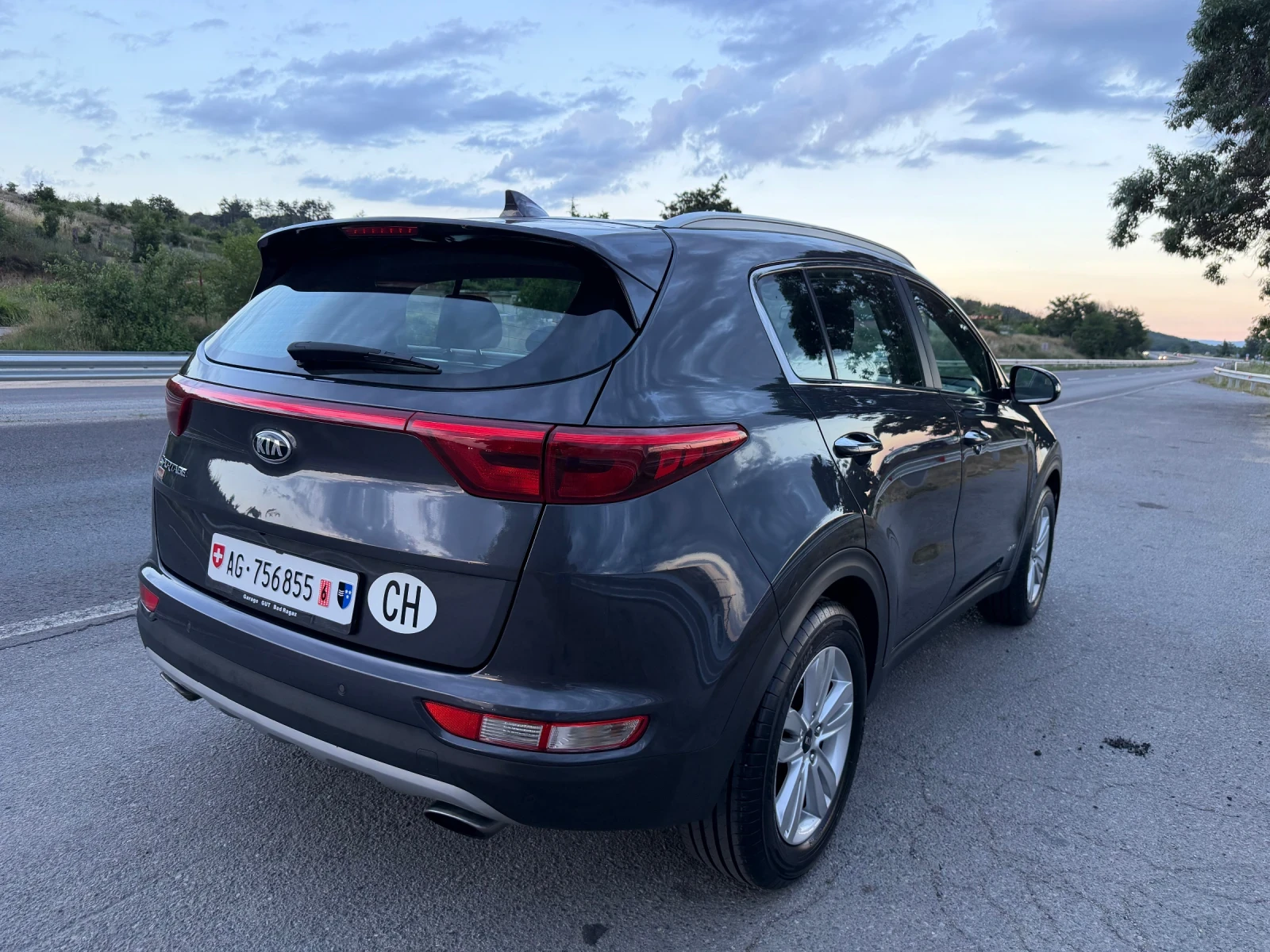 Kia Sportage 1.6 T-GDi 4x4 ШВЕЙЦАРИЯ, снимка 4 - Автомобили и джипове - 56194095