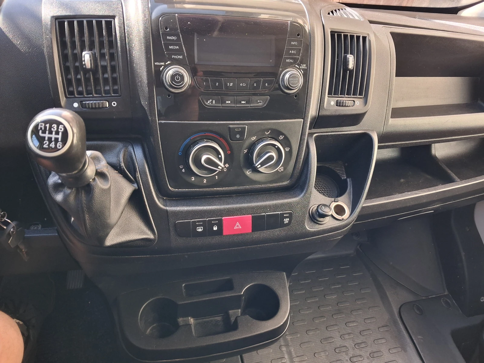 Peugeot Boxer, снимка 12 - Бусове и автобуси - 56691266