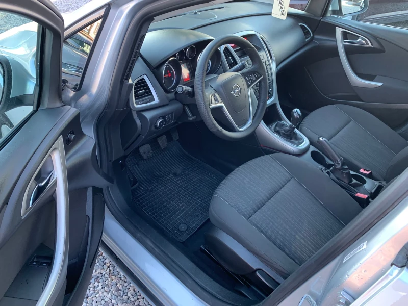 Opel Astra 1.7 CDTI, снимка 8 - Автомобили и джипове - 47539859