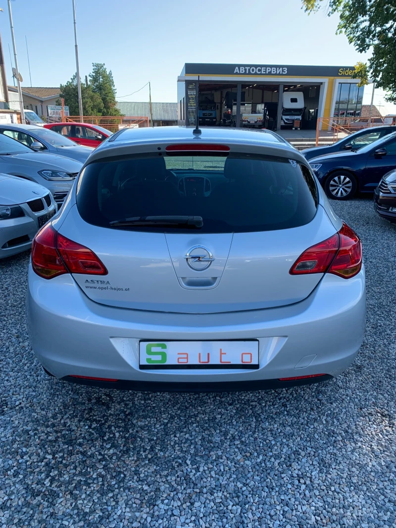 Opel Astra 1.7 CDTI, снимка 4 - Автомобили и джипове - 47539859