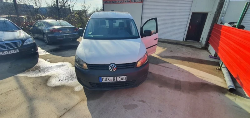 VW Caddy Товарен , снимка 5 - Автомобили и джипове - 48713039