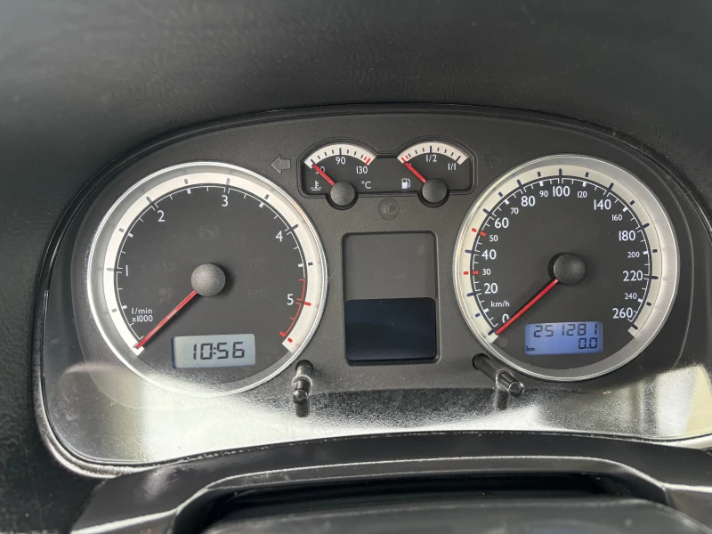 VW Golf 1.9TDI 90 кс 04 г ВЪЗМОЖЕН БАРТЕР, снимка 14 - Автомобили и джипове - 52811099