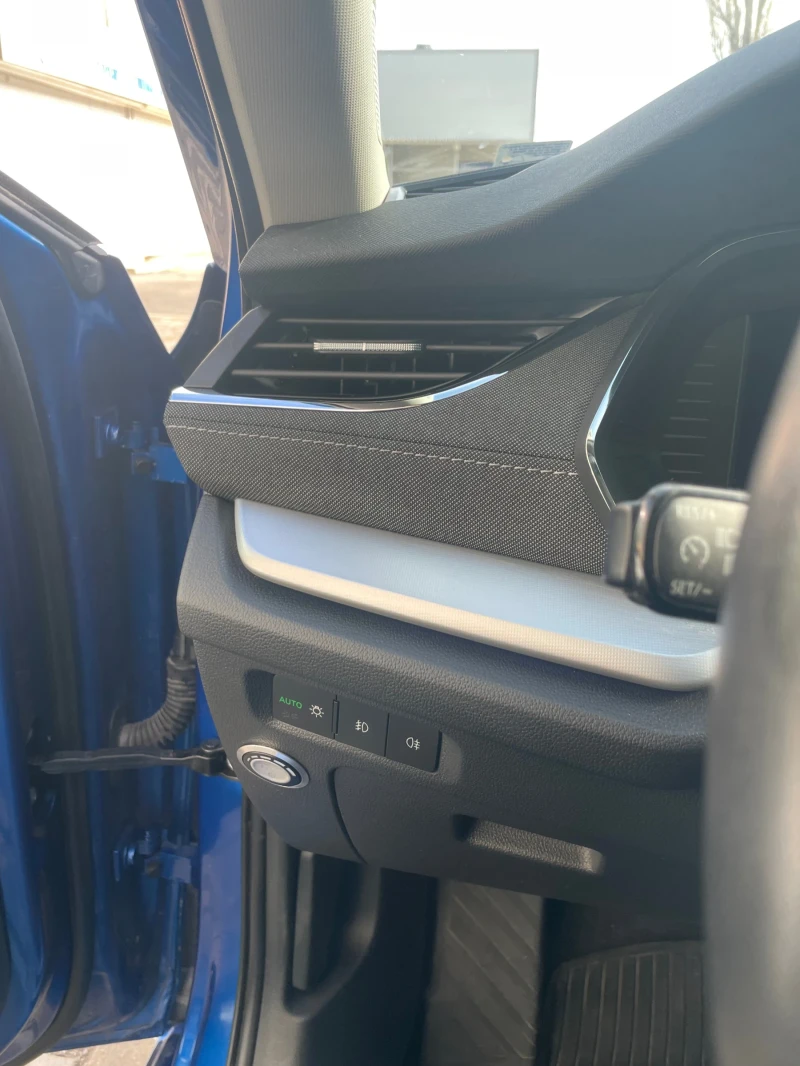 Skoda Octavia 1.5 TSI M-hev DSG, снимка 11 - Автомобили и джипове - 53102237