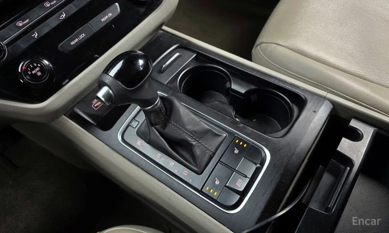 Kia Carnival, снимка 9 - Автомобили и джипове - 53174634