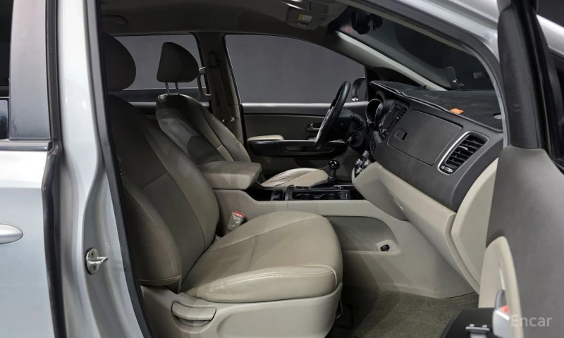 Kia Carnival, снимка 11 - Автомобили и джипове - 53174634