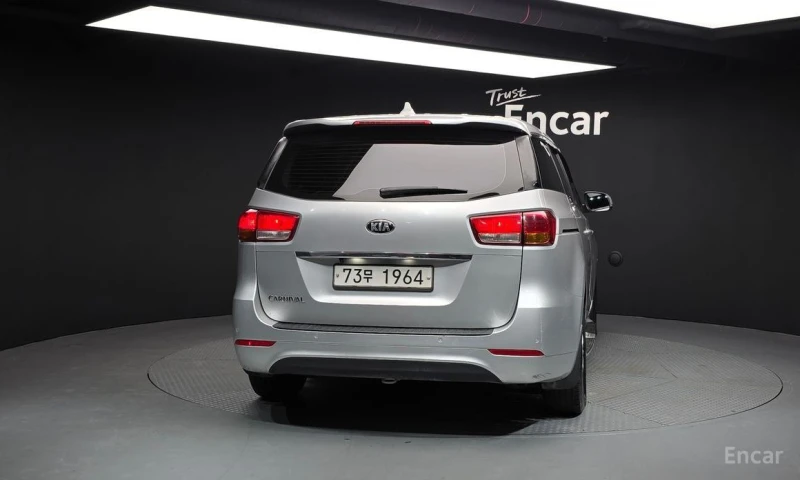 Kia Carnival, снимка 4 - Автомобили и джипове - 53174634