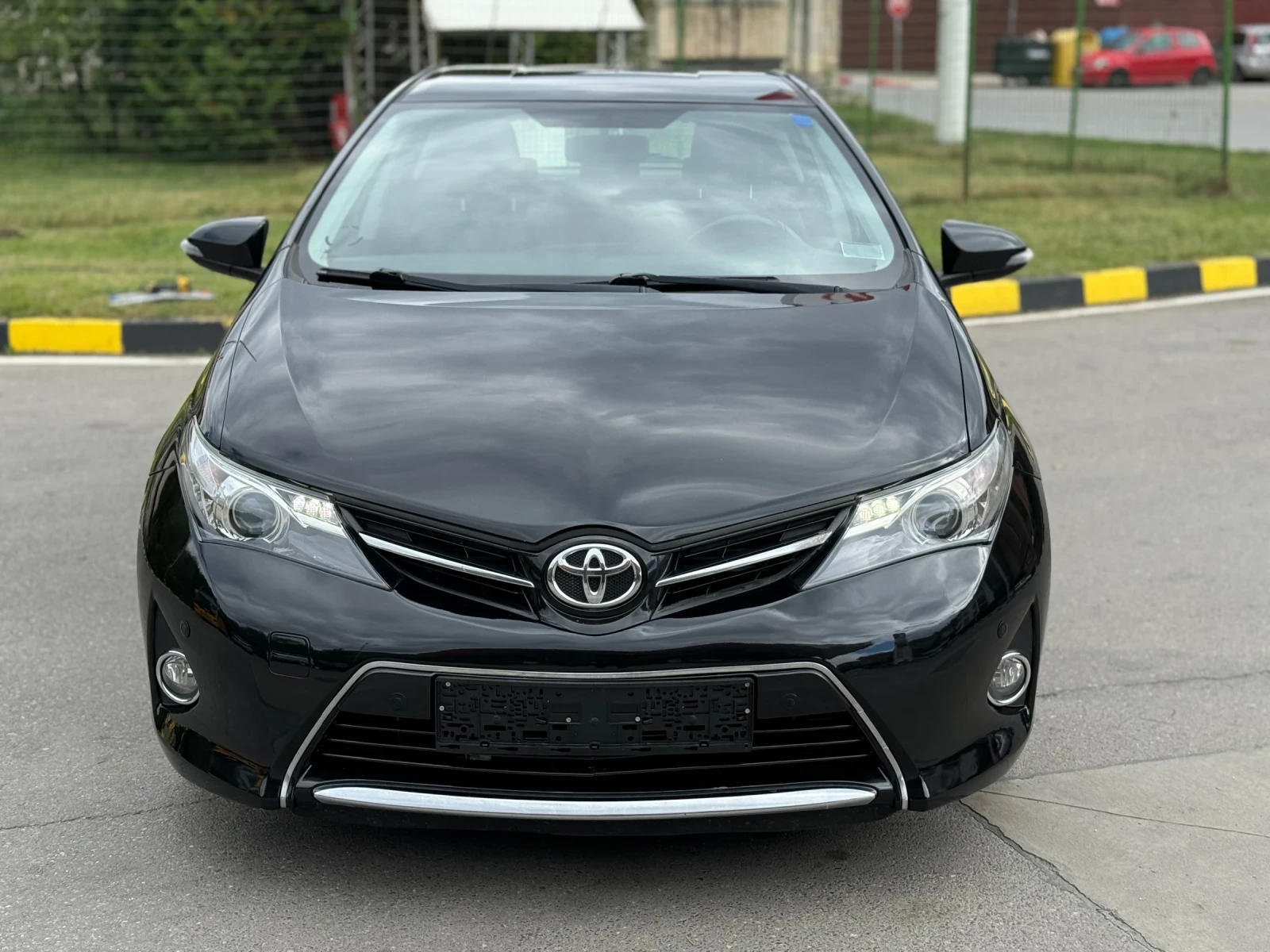 Toyota Auris 2.0 D-4D Навигация* Климатроник* Печка - изображение 3