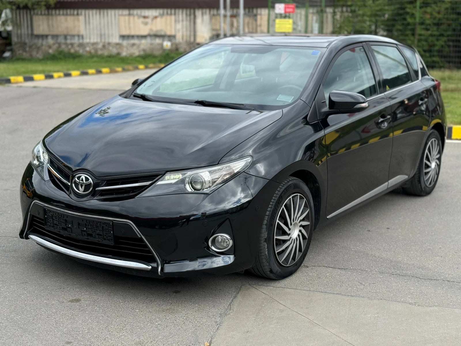 Toyota Auris 2.0 D-4D Навигация* Климатроник* Печка - изображение 4