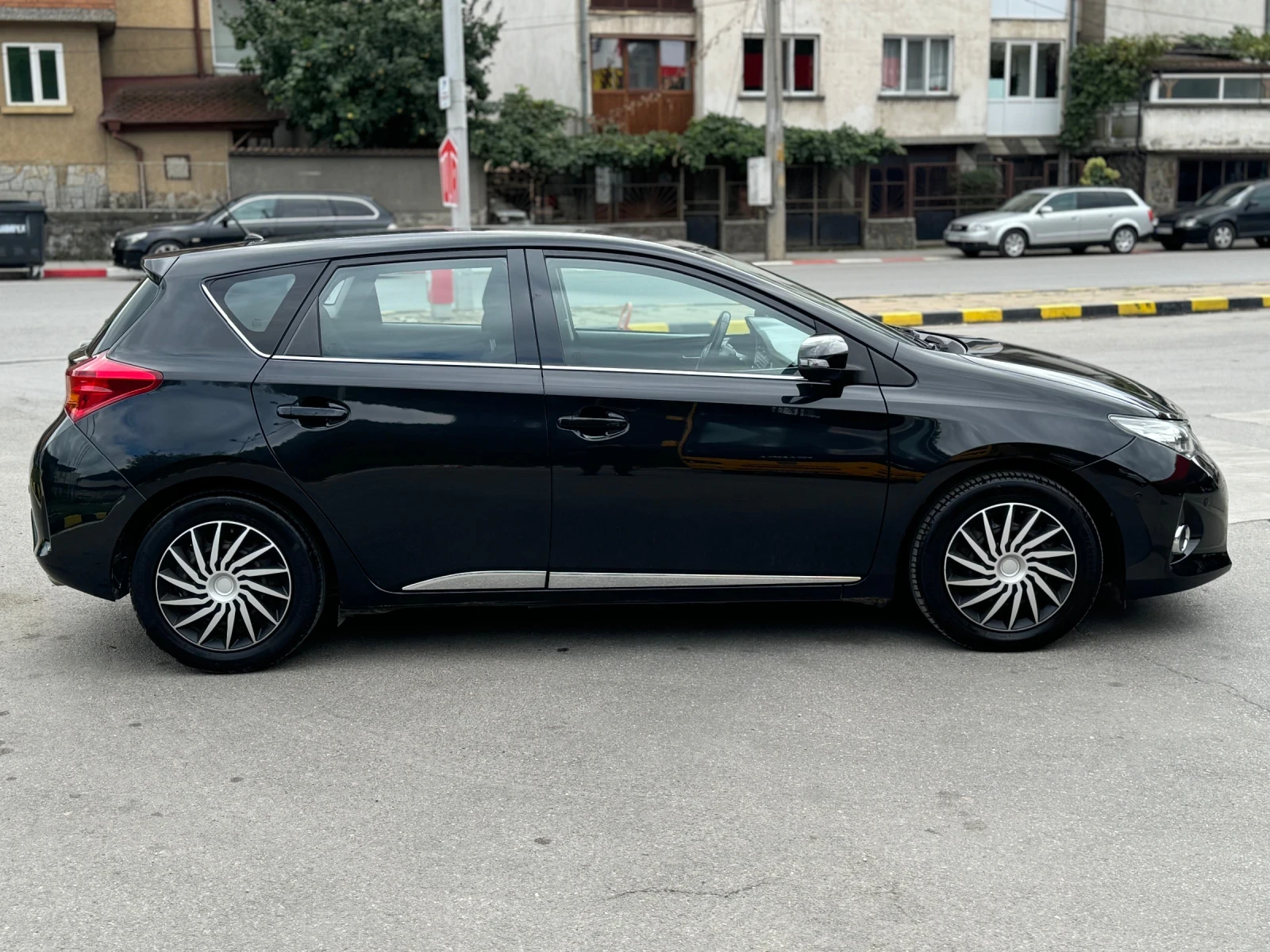 Toyota Auris 2.0 D-4D Навигация* Климатроник* Печка - изображение 6