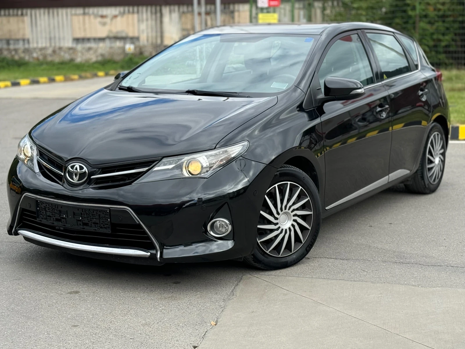 Toyota Auris 2.0 D-4D Навигация* Климатроник* Печка - изображение 2