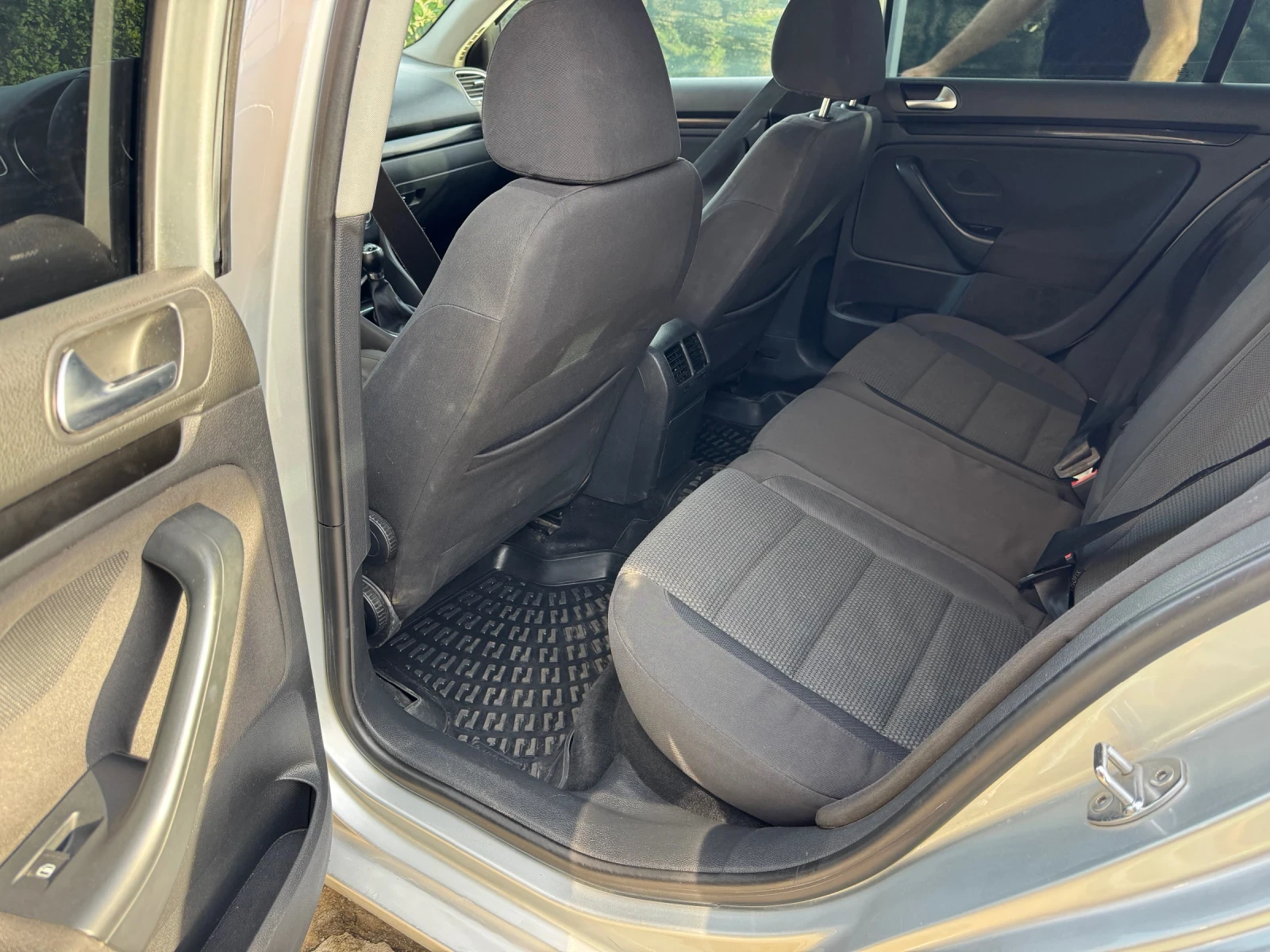 VW Golf Variant 1.6 TDI  - изображение 10
