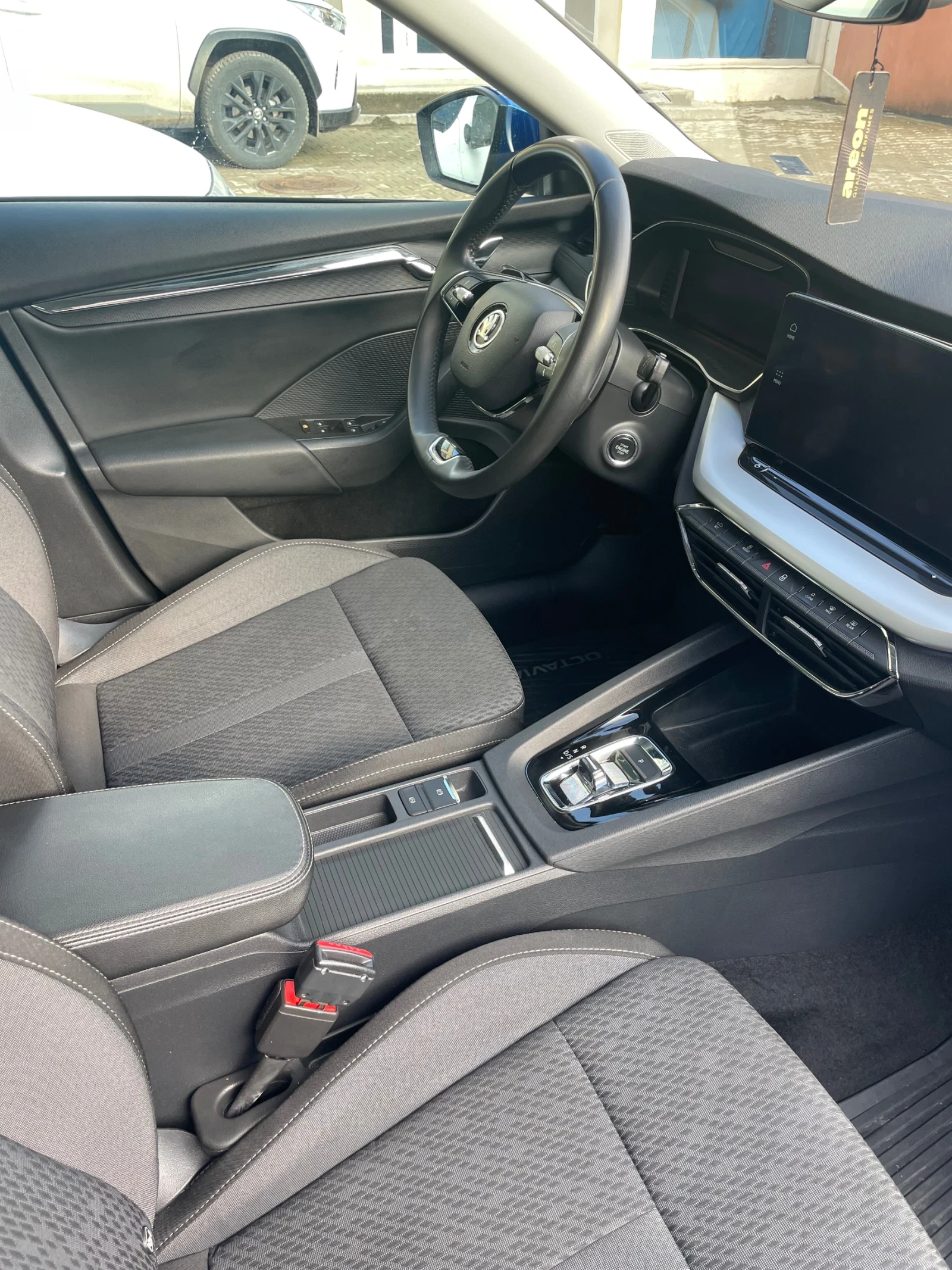 Skoda Octavia 1.5 TSI M-hev DSG - изображение 8