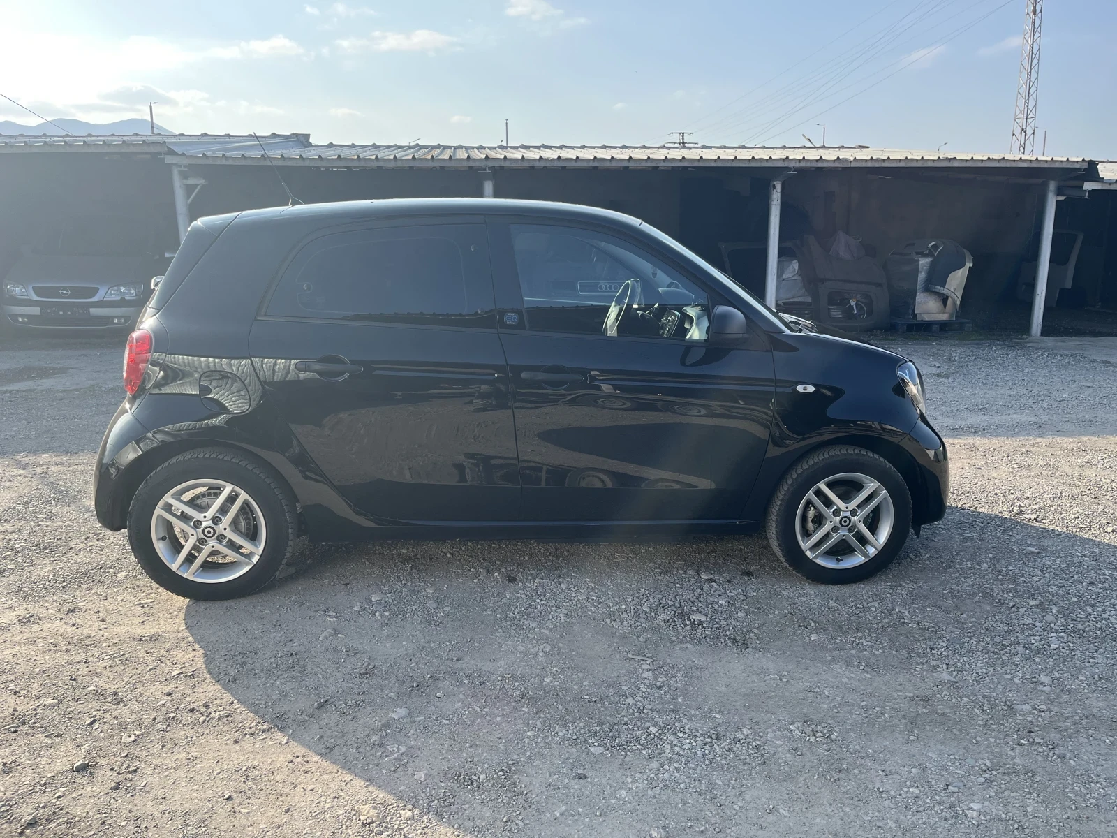 Smart Forfour EQ, снимка 6 - Автомобили и джипове - 53872198