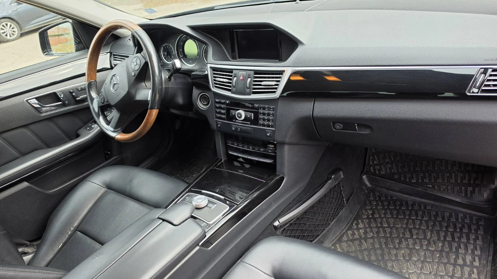 Mercedes-Benz E 350, снимка 9 - Автомобили и джипове - 53997382