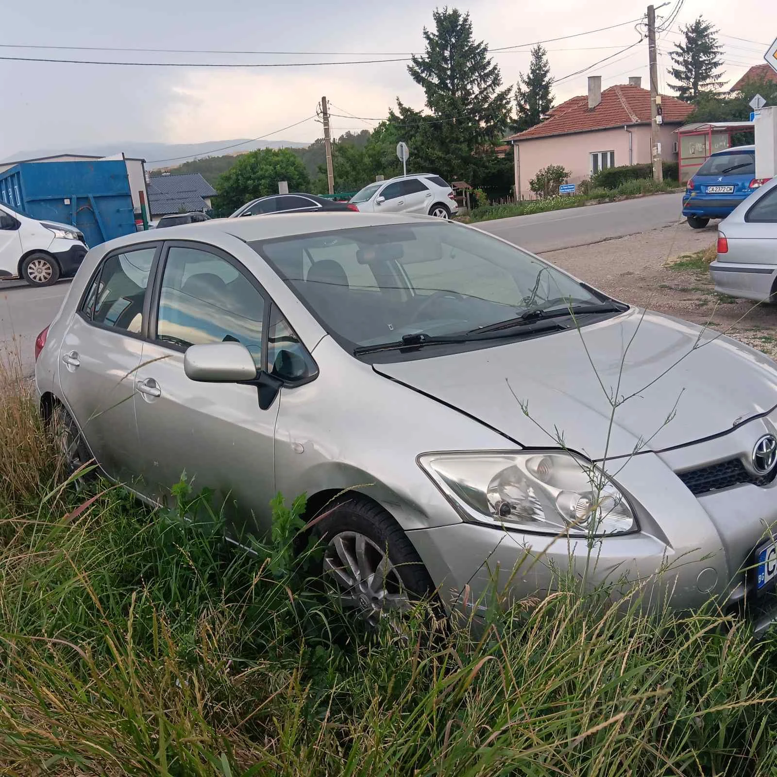 Toyota Auris 1.4 Бензин, снимка 2 - Автомобили и джипове - 55104200