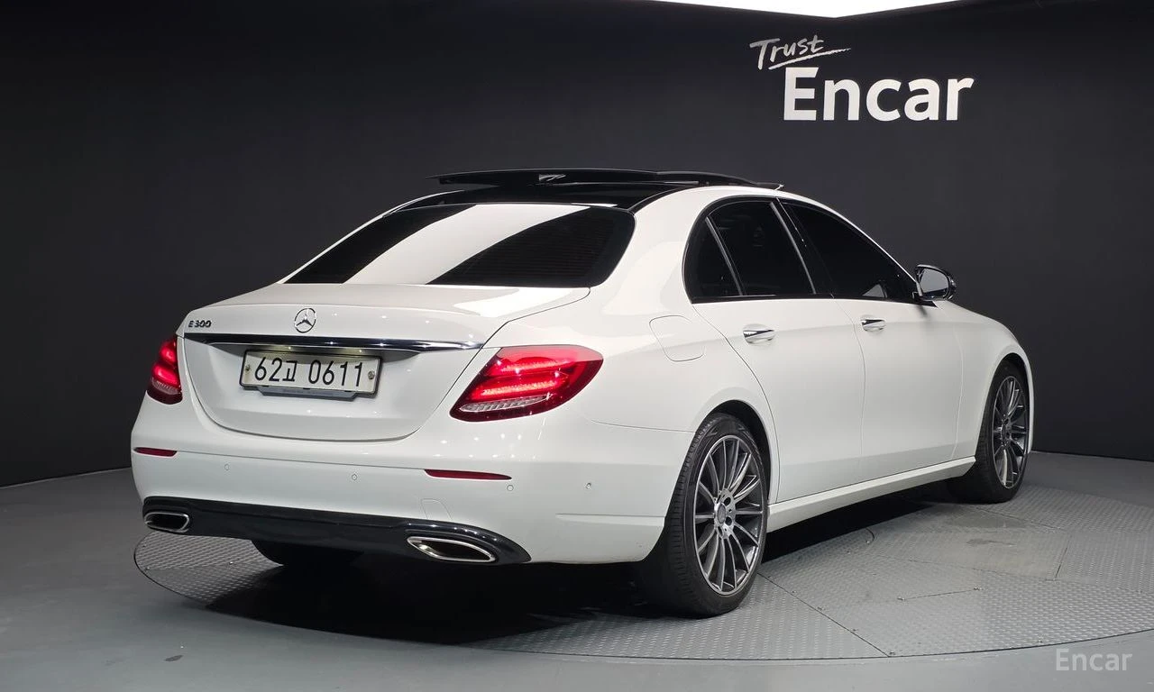 Mercedes-Benz E 300 AMG* LINE* BURMESTER* ОБДУХВАНЕ* ДИГИТАЛНО* ТАБЛО*, снимка 2 - Автомобили и джипове - 55193307