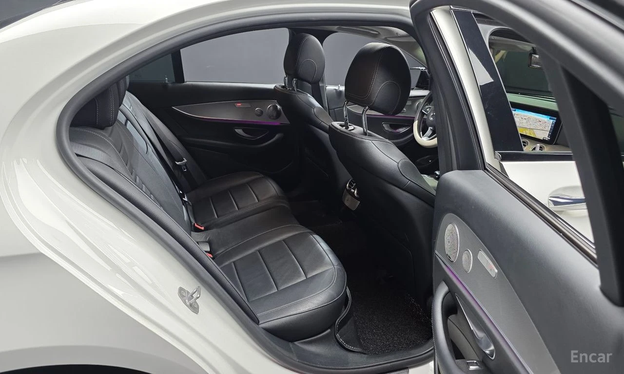 Mercedes-Benz E 300 AMG* LINE* BURMESTER* ОБДУХВАНЕ* ДИГИТАЛНО* ТАБЛО*, снимка 13 - Автомобили и джипове - 55193307