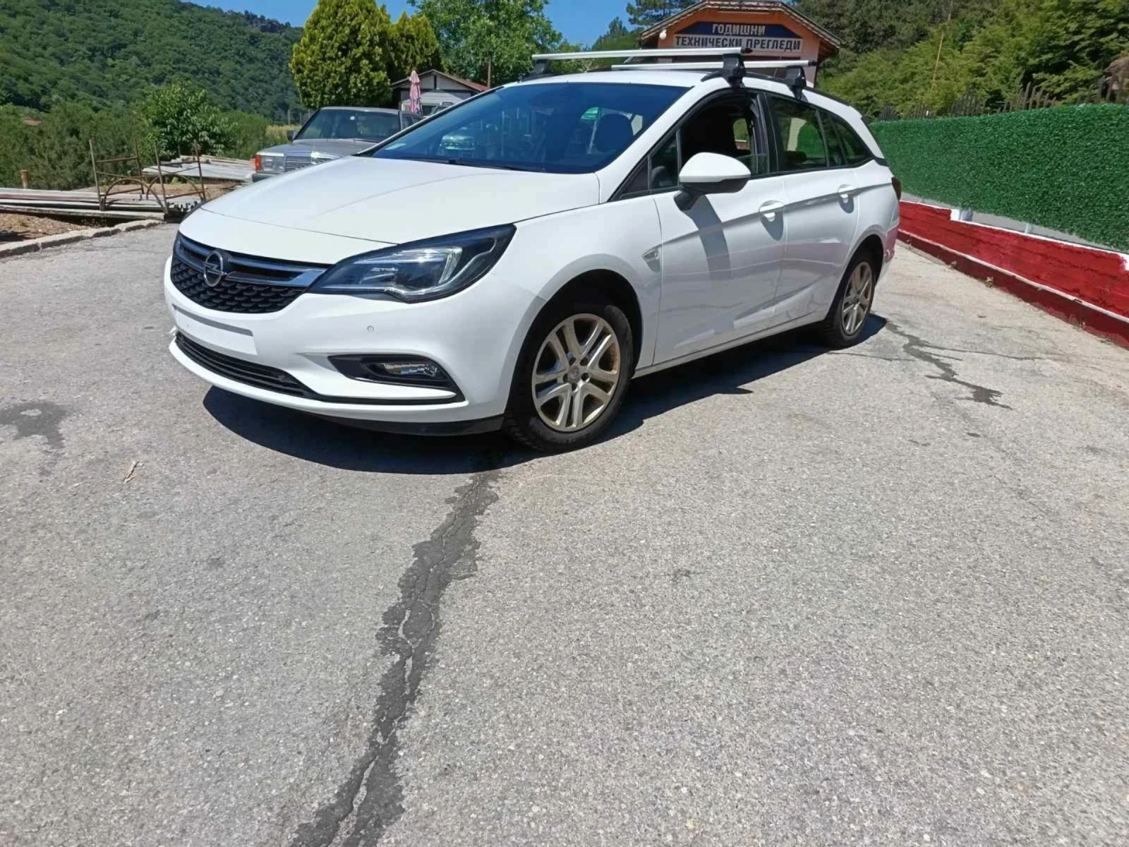 Opel Astra SPORTS TOURER, снимка 3 - Автомобили и джипове - 55353389
