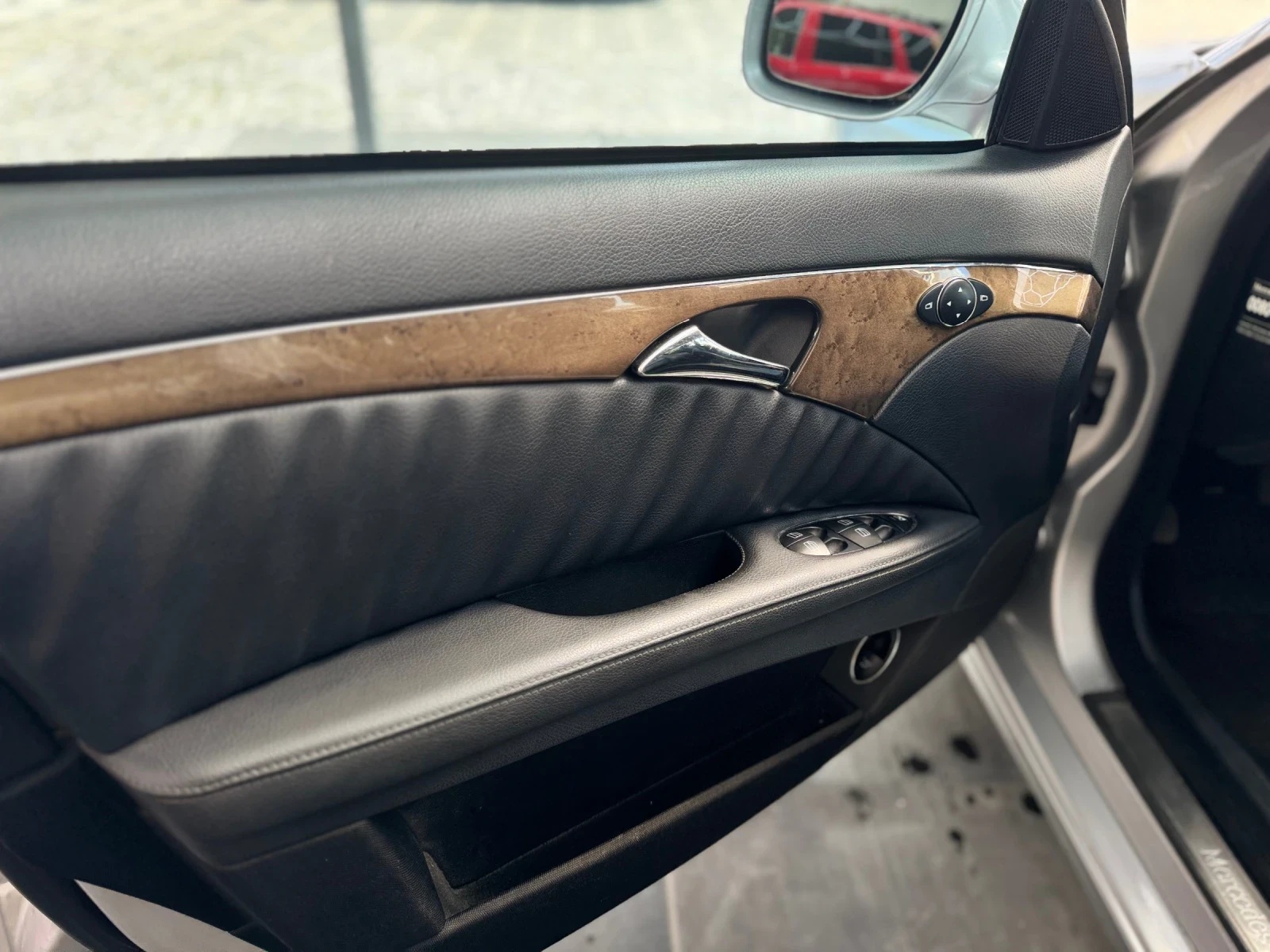 Mercedes-Benz E 320 CDI 4MATIC Avantgarde AirMatic , снимка 11 - Автомобили и джипове - 55418698